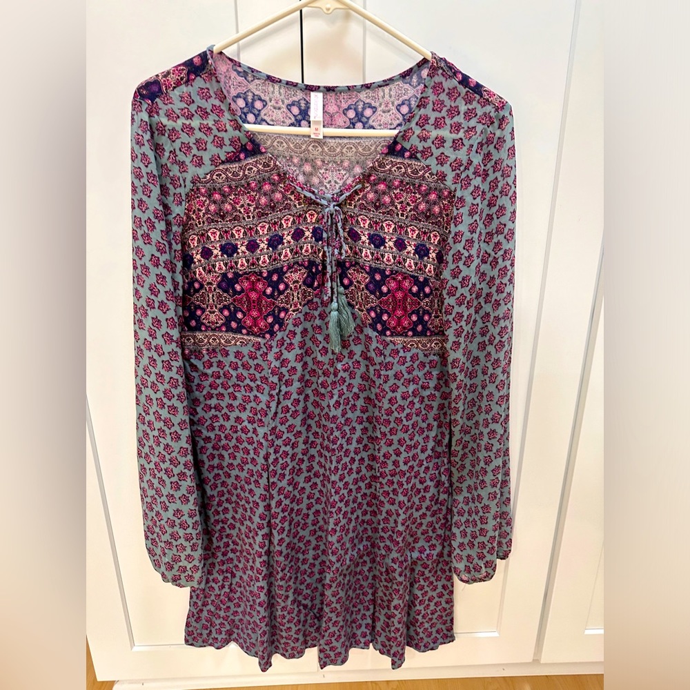 Floral Xhilaration boho women’s top, size medium.